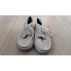 Alle VANS en CONVERSE € 10,00 per stuk! MOET NU WEG!
