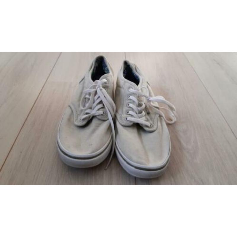 Alle VANS en CONVERSE € 10,00 per stuk! MOET NU WEG!