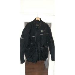 Zgan motorjack 4xl valt wel kleiner!