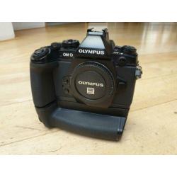 I.g.st. complete Olympus OM-D E-M1 met HLD7 grip /base plate