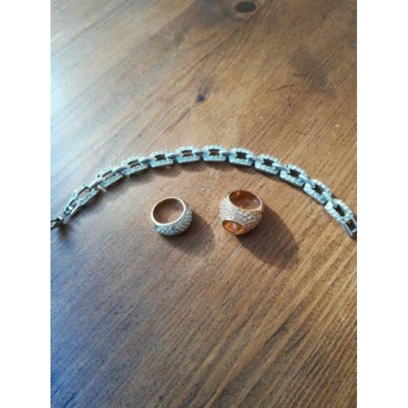 Swarovski, twee ringen en een armband