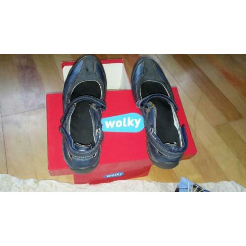 40, opengewerkte sportieve Wolky schoenen/ Sandalen. (Nieuw)