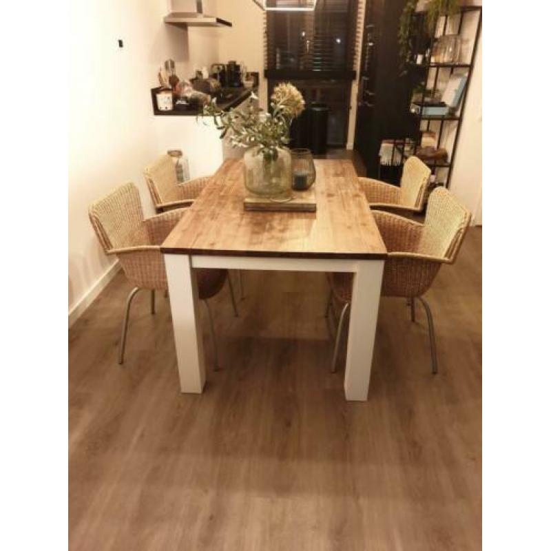 4 mooie rotan / riet eetkamerstoelen.