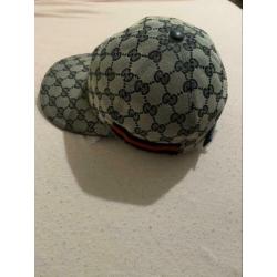 Orginele zgan Gucci pet XS.