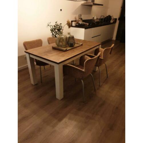 4 mooie rotan / riet eetkamerstoelen.