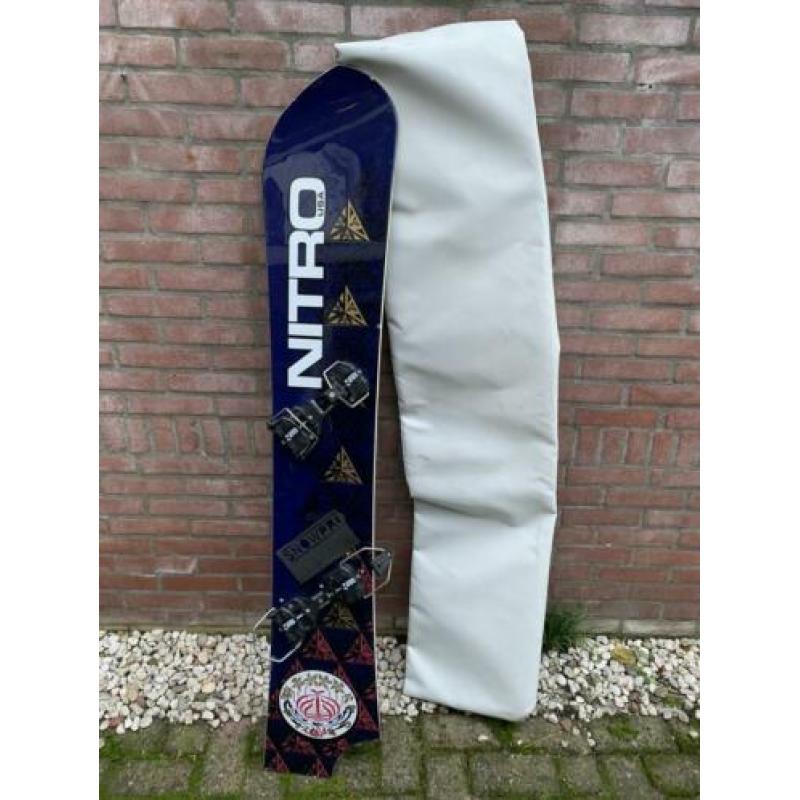 Nitro USA 154cm asymmetrisch snowboard en Snowpro bindingen