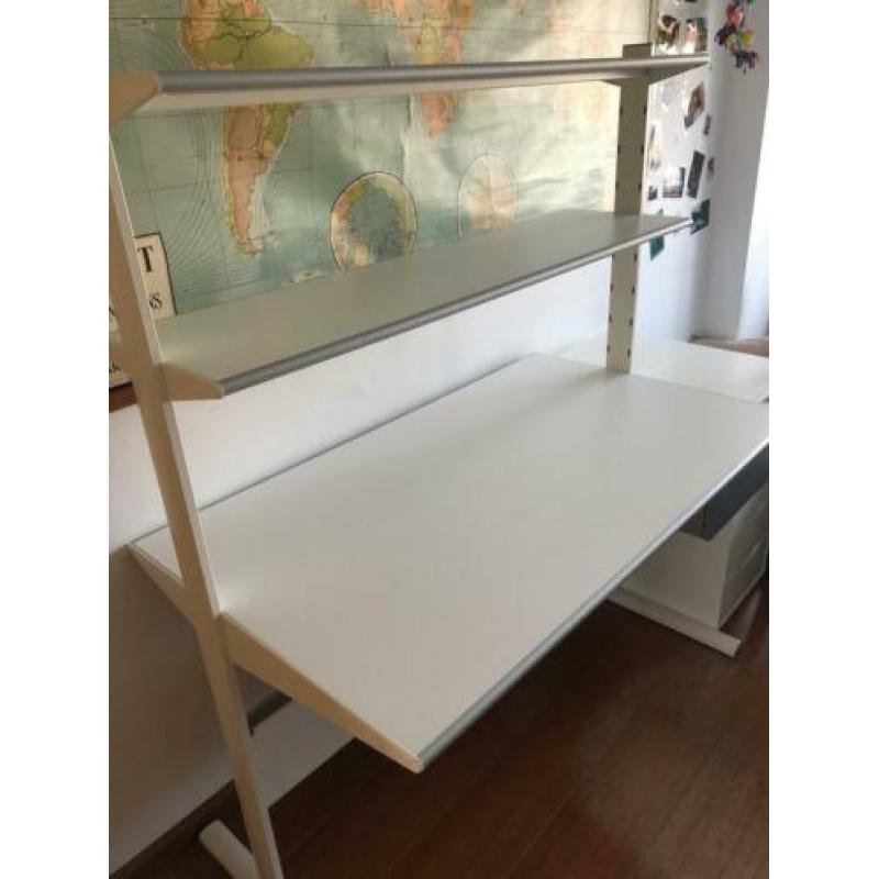 Ikea bureau, bureaublad, 1 lade en 2 planken.
