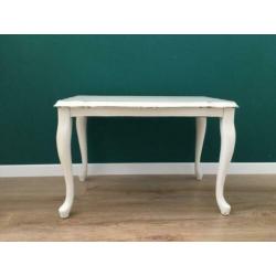 Brocante wit tafeltje queen anne poten