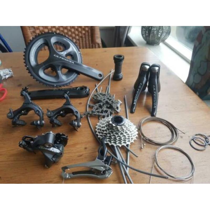 Shimano Ultegra 11 speed 6800 groepset. 100km oud!
