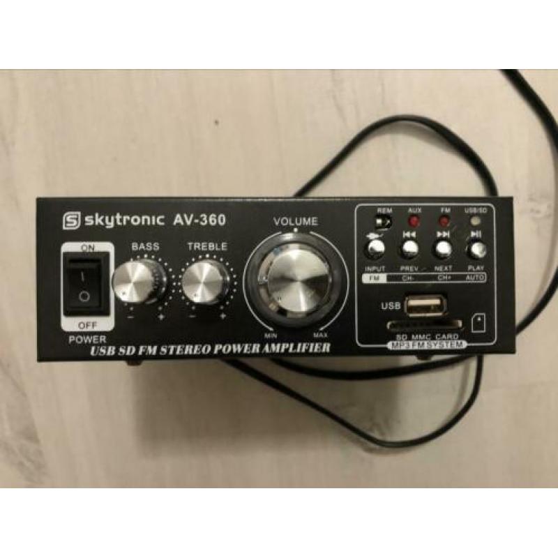 Skytec DJ Monitor Speakers 200 Watt en Skytronic AV-360 Amp