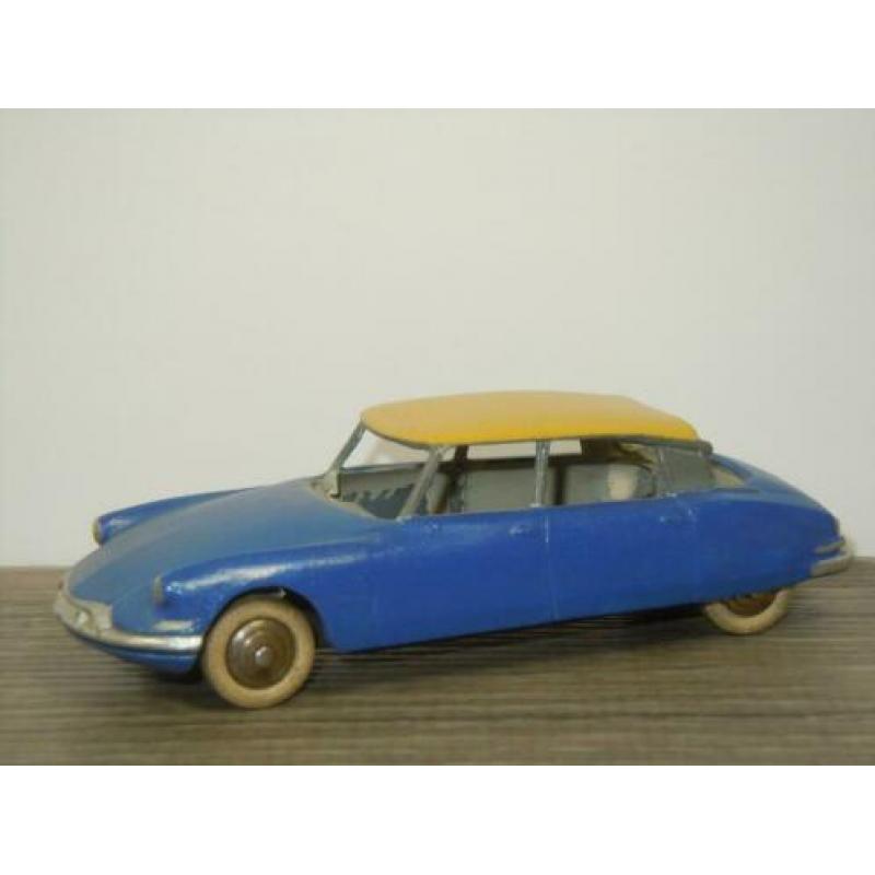 Citroen DS19 - Dinky Toys 24C France