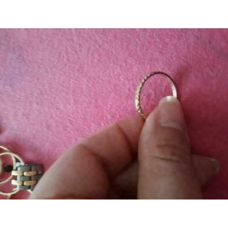 Goudkleurige dummy ring maat 16 bieden