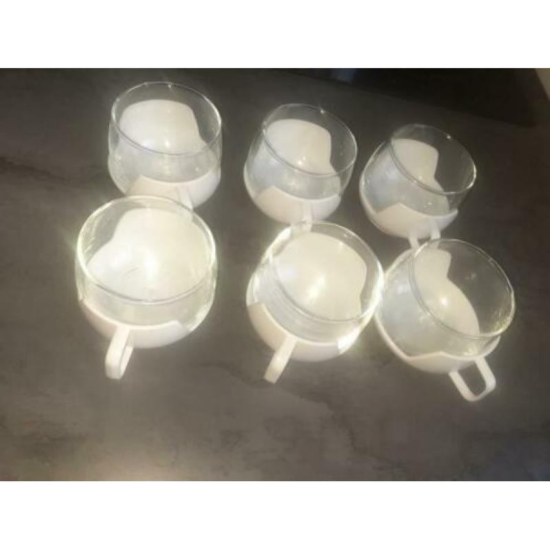 Witte vintage theeglazen Uit de jaren zeventig