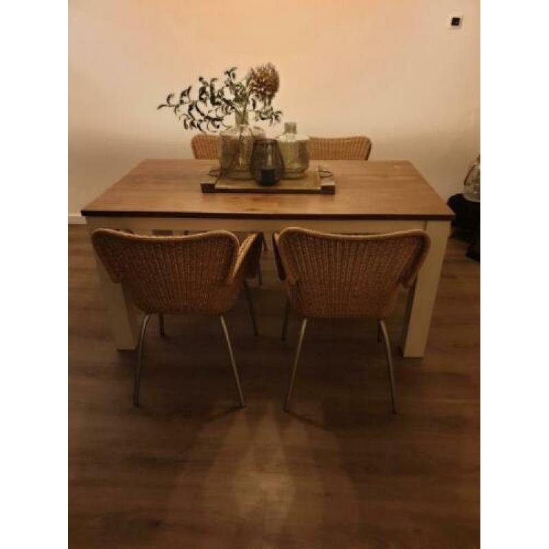 4 mooie rotan / riet eetkamerstoelen.