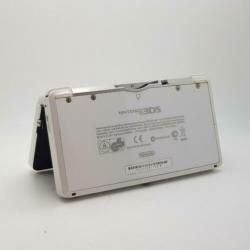 Nintendo 3DS glacier white + oplader || Nu voor maar € 69.99