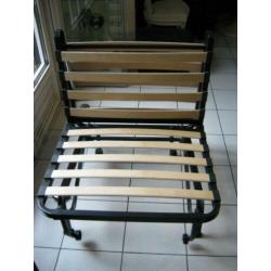 Bed - stoel met lattenbodem en matras met stoelhoes