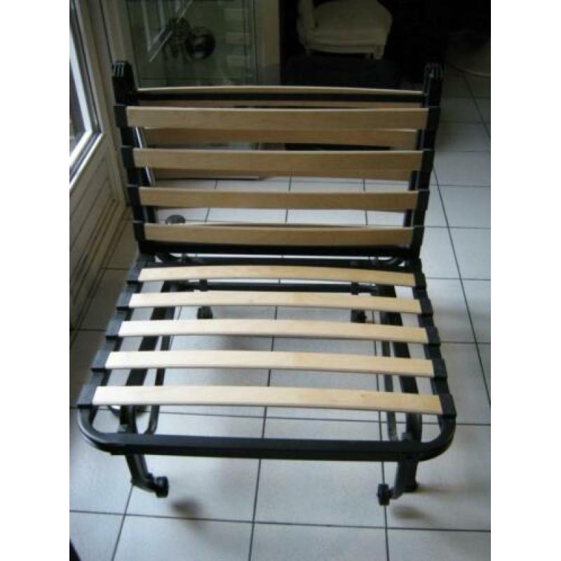 Bed - stoel met lattenbodem en matras met stoelhoes