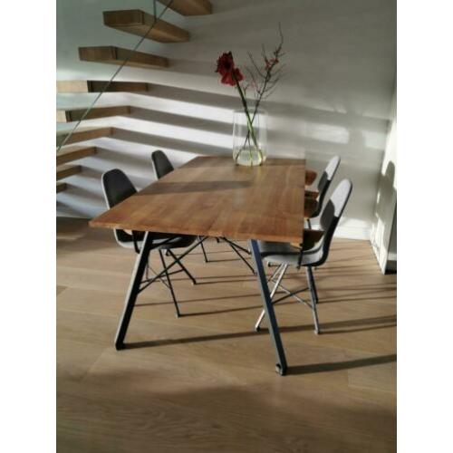 Spoinq eettafel + stoelen