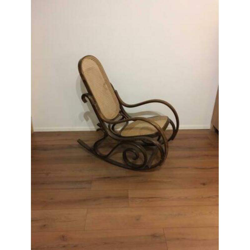 Schommelstoel Thonet hout