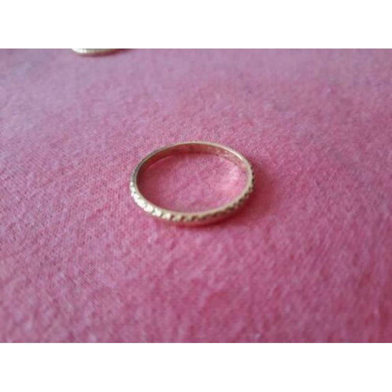 Goudkleurige dummy ring maat 16 bieden