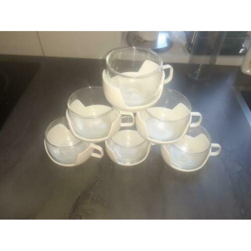 Witte vintage theeglazen Uit de jaren zeventig