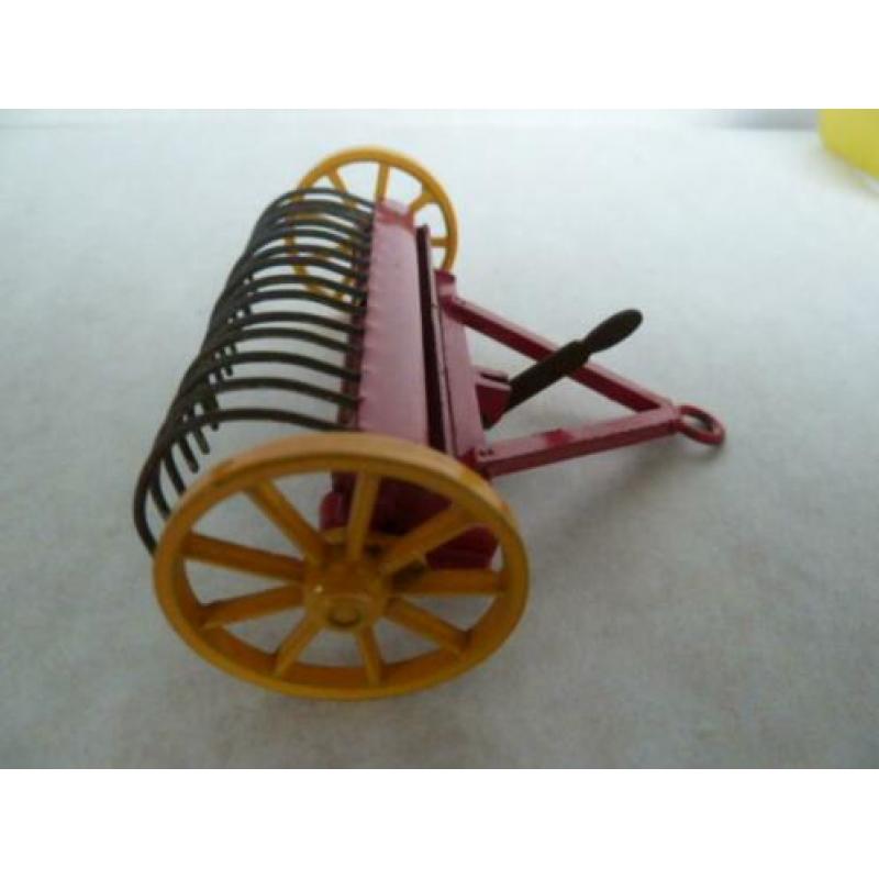 Dinky Toys 324 Hay Rake in mooie staat in OVP