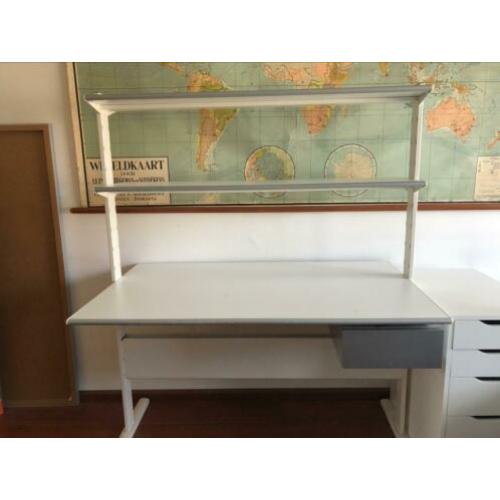 Ikea bureau, bureaublad, 1 lade en 2 planken.