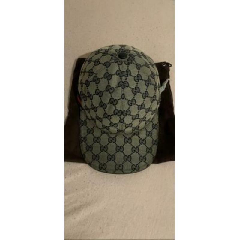 Orginele zgan Gucci pet XS.