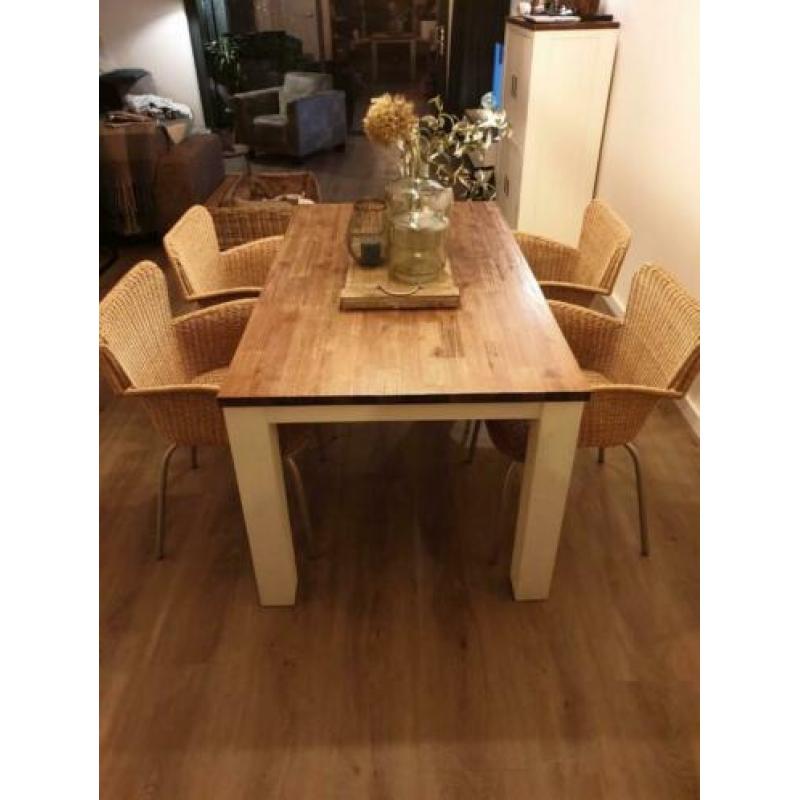 4 mooie rotan / riet eetkamerstoelen.