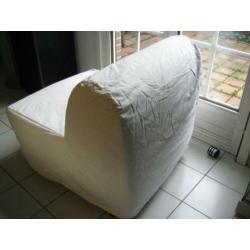 Bed - stoel met lattenbodem en matras met stoelhoes