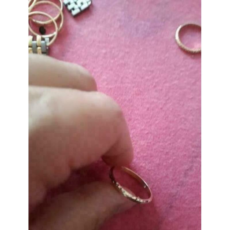 Goudkleurige dummy ring maat 16 bieden