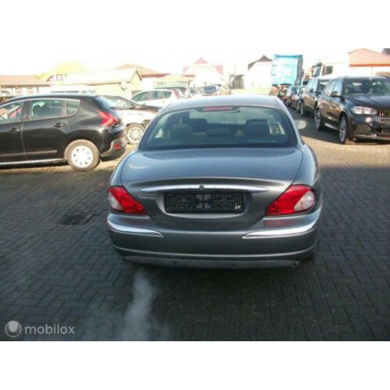 Jaguar X-Type