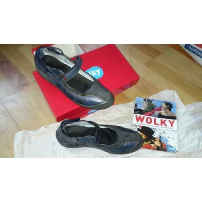 40, opengewerkte sportieve Wolky schoenen/ Sandalen. (Nieuw)
