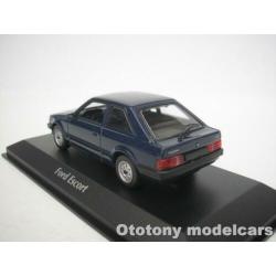 Ford Escort III 1981 Donker Blauw 1/43 Maxichamps
