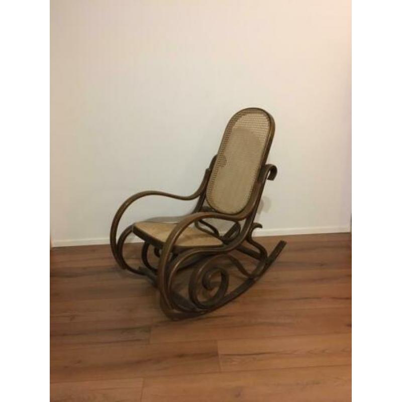 Schommelstoel Thonet hout