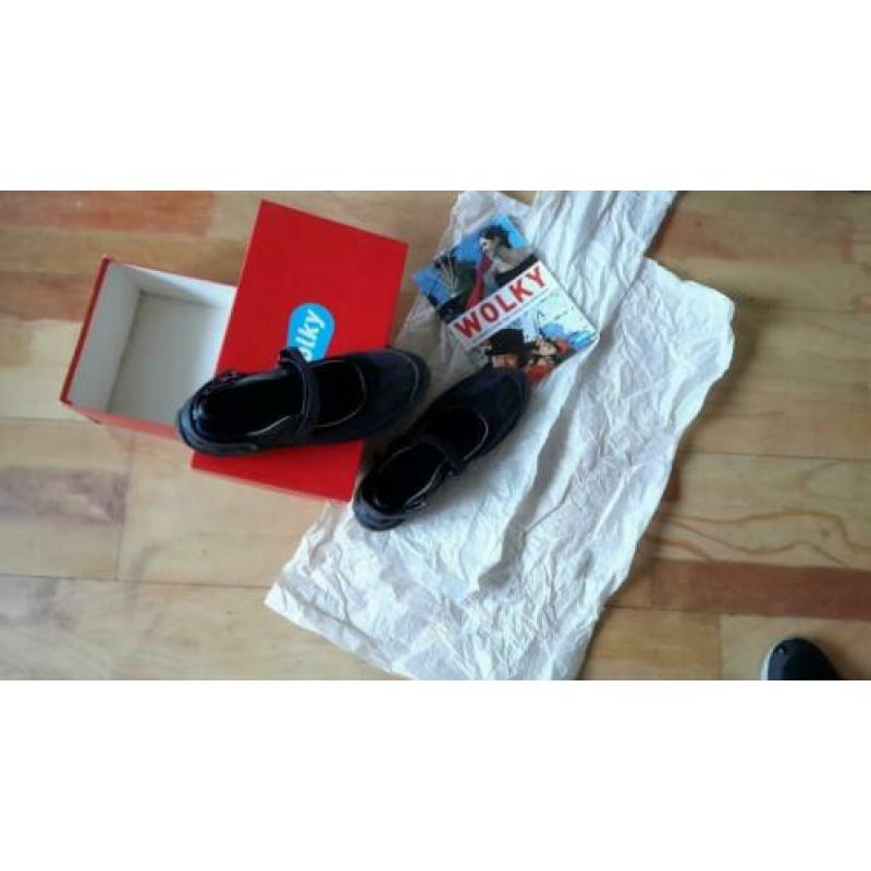 40, opengewerkte sportieve Wolky schoenen/ Sandalen. (Nieuw)
