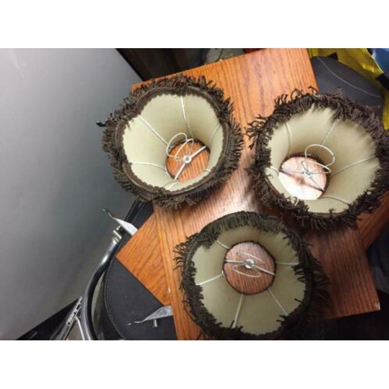 3 oude lampen kapjes