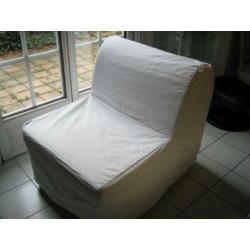 Bed - stoel met lattenbodem en matras met stoelhoes