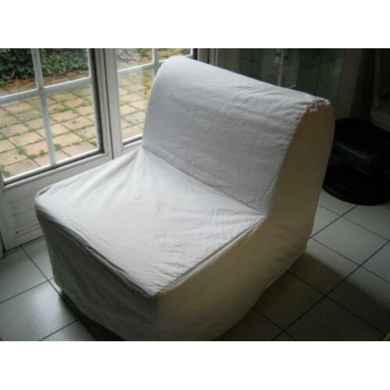 Bed - stoel met lattenbodem en matras met stoelhoes