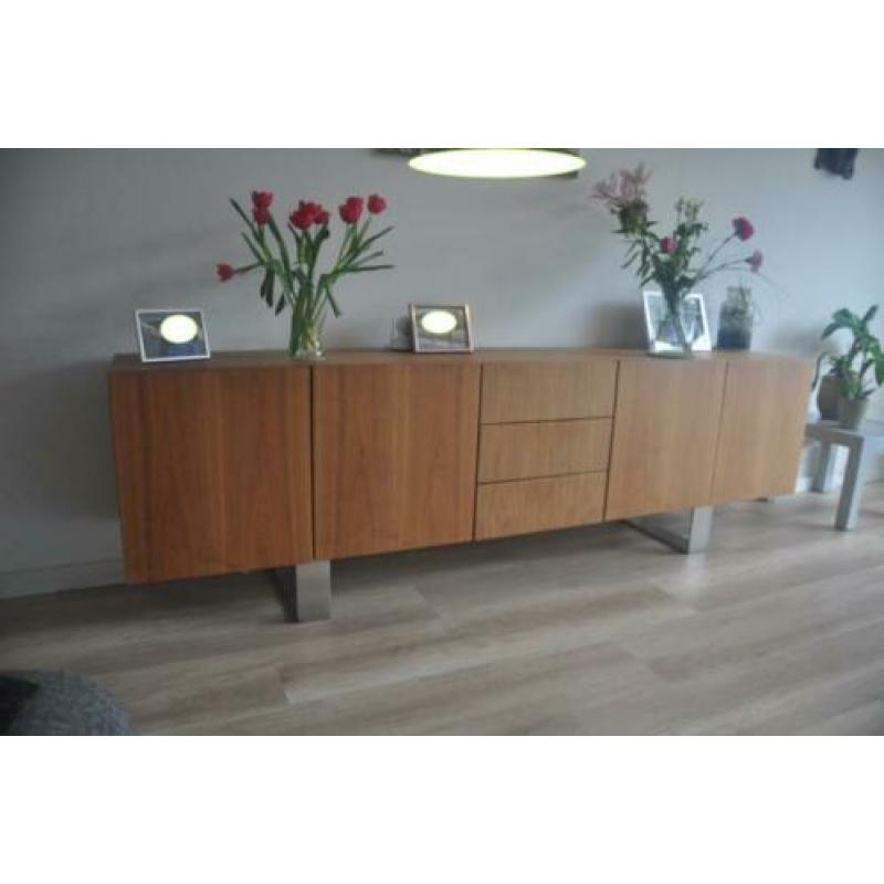 Net dressoir / tijdloos en luxe wandmeubel