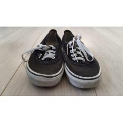 Alle VANS en CONVERSE € 10,00 per stuk! MOET NU WEG!