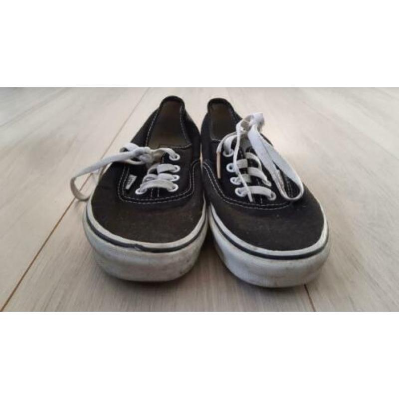 Alle VANS en CONVERSE € 10,00 per stuk! MOET NU WEG!