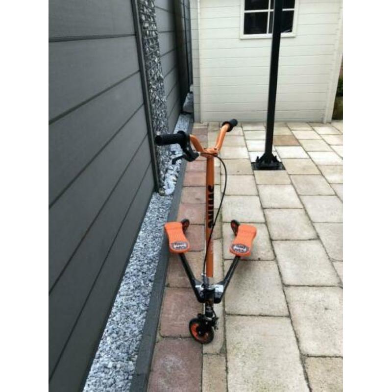 Stamp Swing Scooter - step - oranje/ zwart
