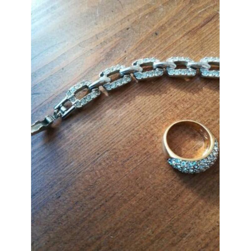 Swarovski, twee ringen en een armband