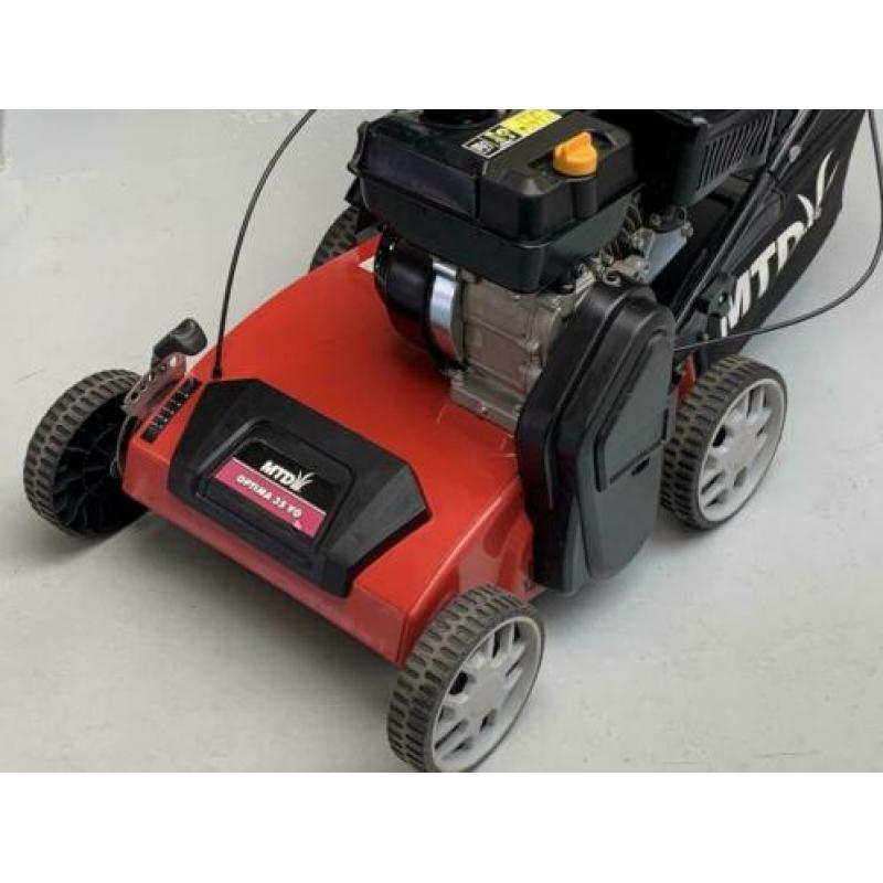 MTD Optima 35 vo verticuteermachine met benzinemotor en opva