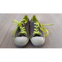 Alle VANS en CONVERSE € 10,00 per stuk! MOET NU WEG!