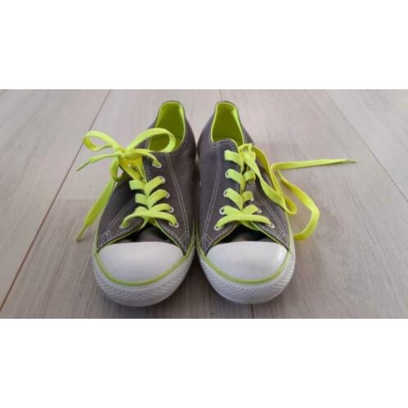 Alle VANS en CONVERSE € 10,00 per stuk! MOET NU WEG!