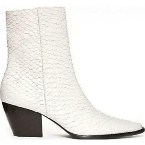 Stoere witte laarzen van Matisse.