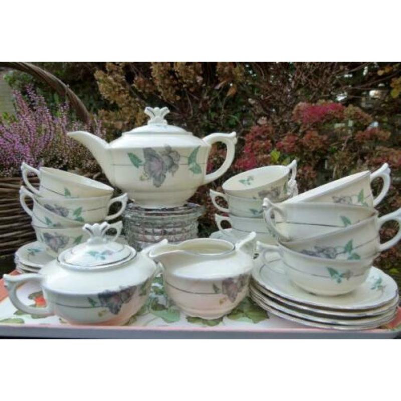 Theeservies Art Deco met super greepjes en oren klokjesbloem
