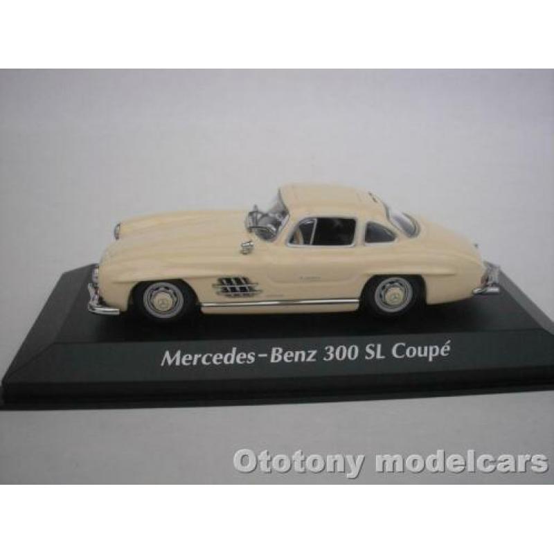 Mercedes Benz 300SL Coupe 1955 Cream 1/43 Maxichamps
